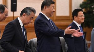 Китайският XI Jinping прави случая за свободна търговия, тъй като се отваря изложението на веригата за доставки