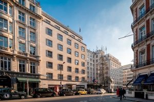 London hotel demand drops in face of global headwinds