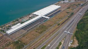Работник от Хонконг почина, след като беше притиснат към стена в депото на MTR Corp