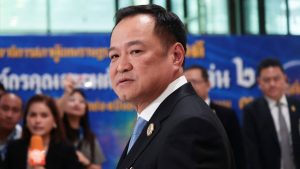 Тайландският премиер Анутин Чарнвиракул за разпускане на парламента до края на януари