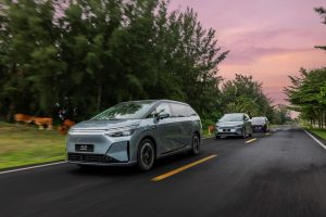 Xpeng разкрива X9 “Super Range” MPV с 1600 км номинален пробег и 800-V ултра-бързо зареждане