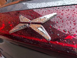 Xpeng отвръща на BYD с нови партньорства и натиск за доставки