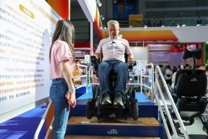 Технология, фокусирана върху грижите за възрастни, дебютира на Международното изложение за индустрията за стареене в Пекин