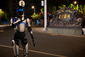 Китайски хуманоиден робот поставя рекорд с 106 км ходене