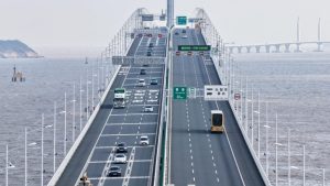 Хонконг отлага плана за трансгранични такси, което бележи втори обратен завой в политиката за един ден