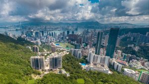 Хонконг си възвръща блясъка, докато акциите рали, имотите се покачват