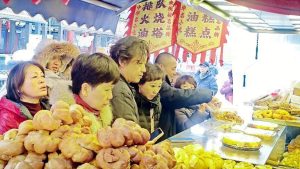 Changji в Синдзян приветства посетителите с празнични вкусове на Пролетния фестивал