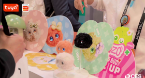 Когато AI спътниците се освободят от Wi-Fi и излязат извън дома с Fuzozo · TechNode