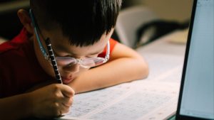 Затварянето на училища в Хонконг с нисък запис ще навреди на децата със специално образование: родителите