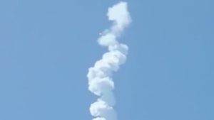 Китай изстрелва тежка ракета, за да предизвика Falcon 9 на SpaceX. Не успява