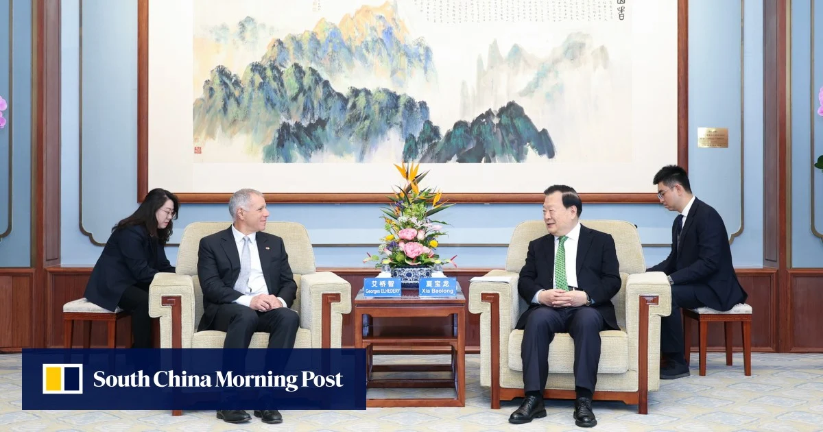 Пекинският представител за Хонконг се среща с CEO на HSBC