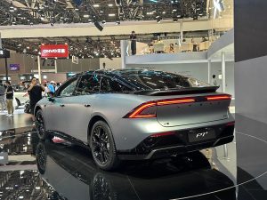 XPeng пуска GX Kunlun Super Extended-Range AWD система, насочена към пазара за семейни приключения
